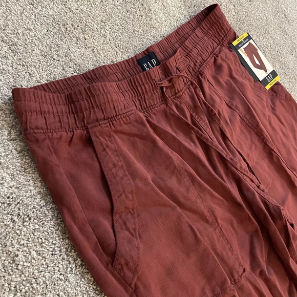 NWT Gap Women's Tencel Jogger Maroon Pull On Everyday Wear Pants - Picture 3 of 15